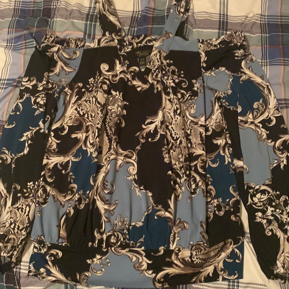 Thalía Sodi blouse size small